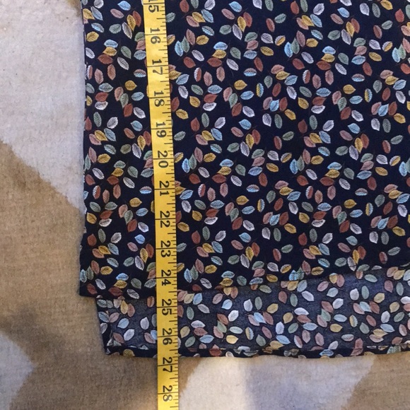 Gorgeous handmade leafy blouse - Picture 8 of 8